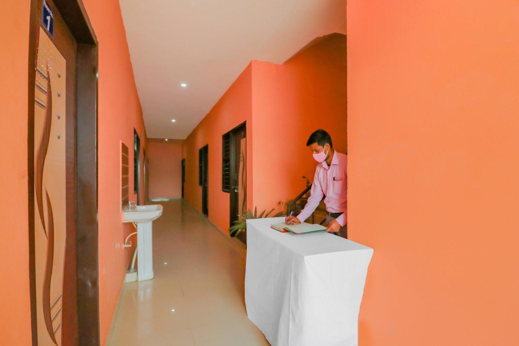 Hotel O Bhardwaj Guest House Garhi Harsaru 외부 사진